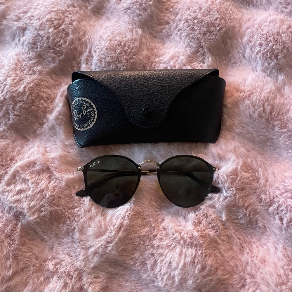 Ray-Ban Black Round Metal Sunglasses with Black Lenses